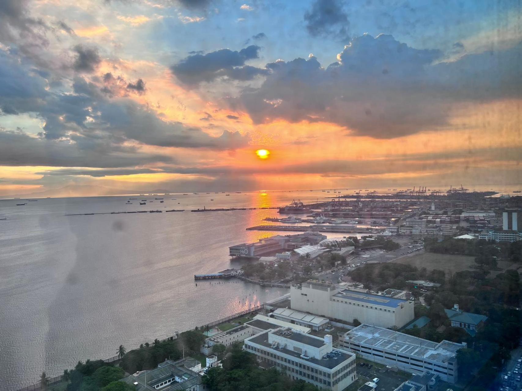 Dreamy Sunset Bay Manila Exterior foto
